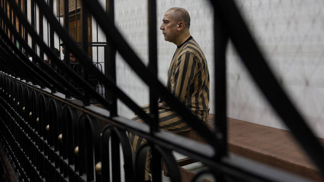 Двоюродного брата Асада приговорили к смертной казни
