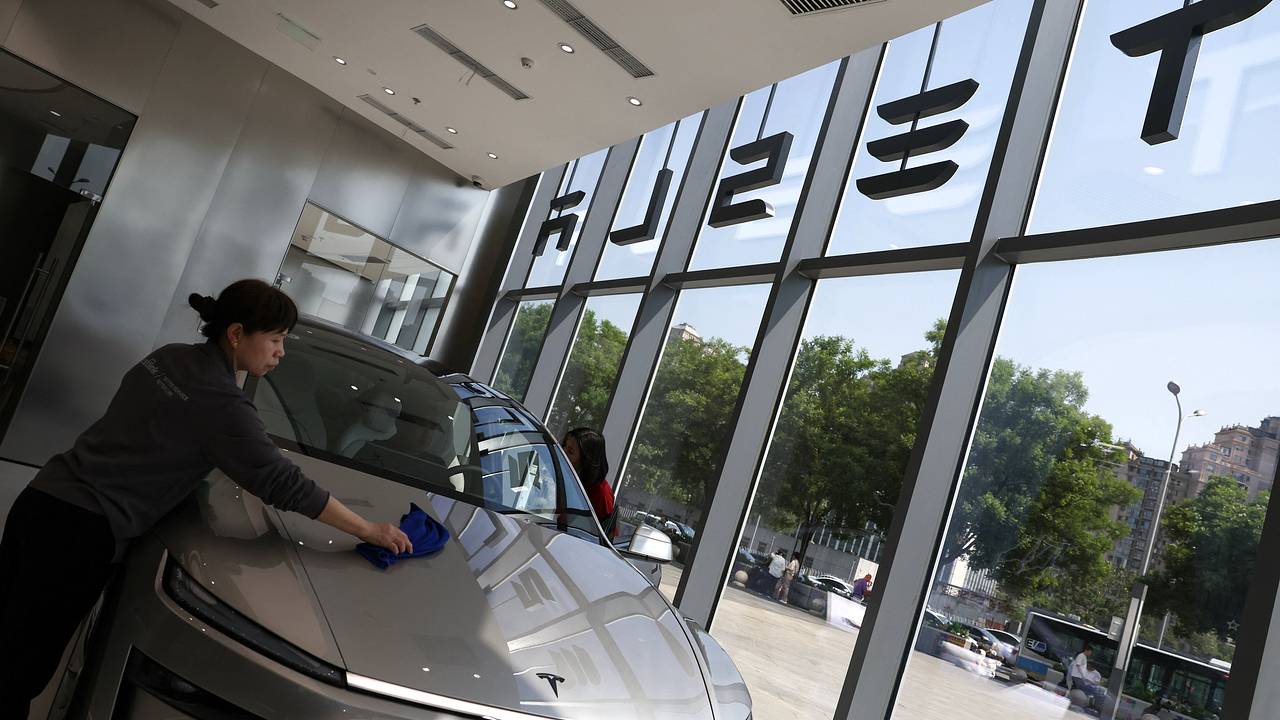 Фары Tesla оказались слишком яркими и опасными