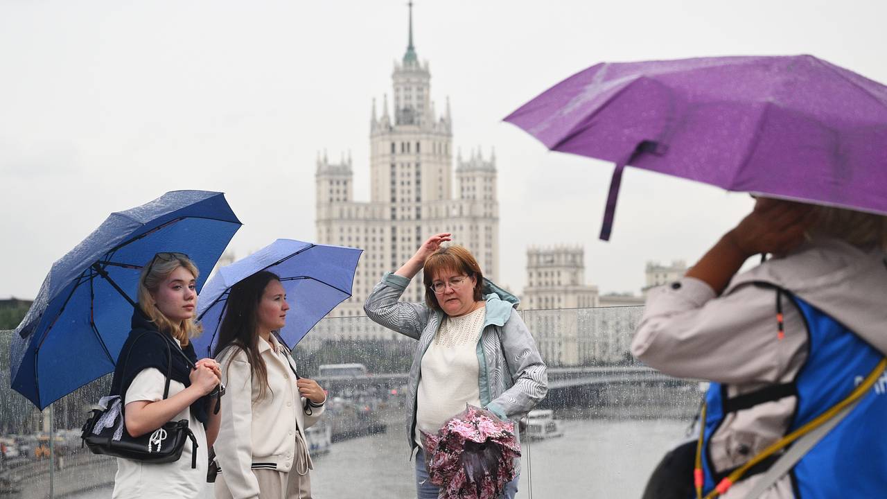 Москвичам пообещали ведра дождя