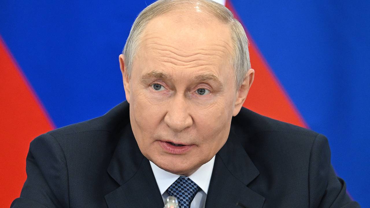 В Дании у бюста Путина украли голову спустя шесть часов после установки. Как это произошло? В Дании у бюста Путина украли голову спустя шесть часов после установки. Как это произошло?