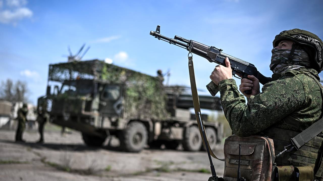 «Под Киевом начался масштабный пожар». ВС России нанесли удары по целям на Украине. Что об этом известно?