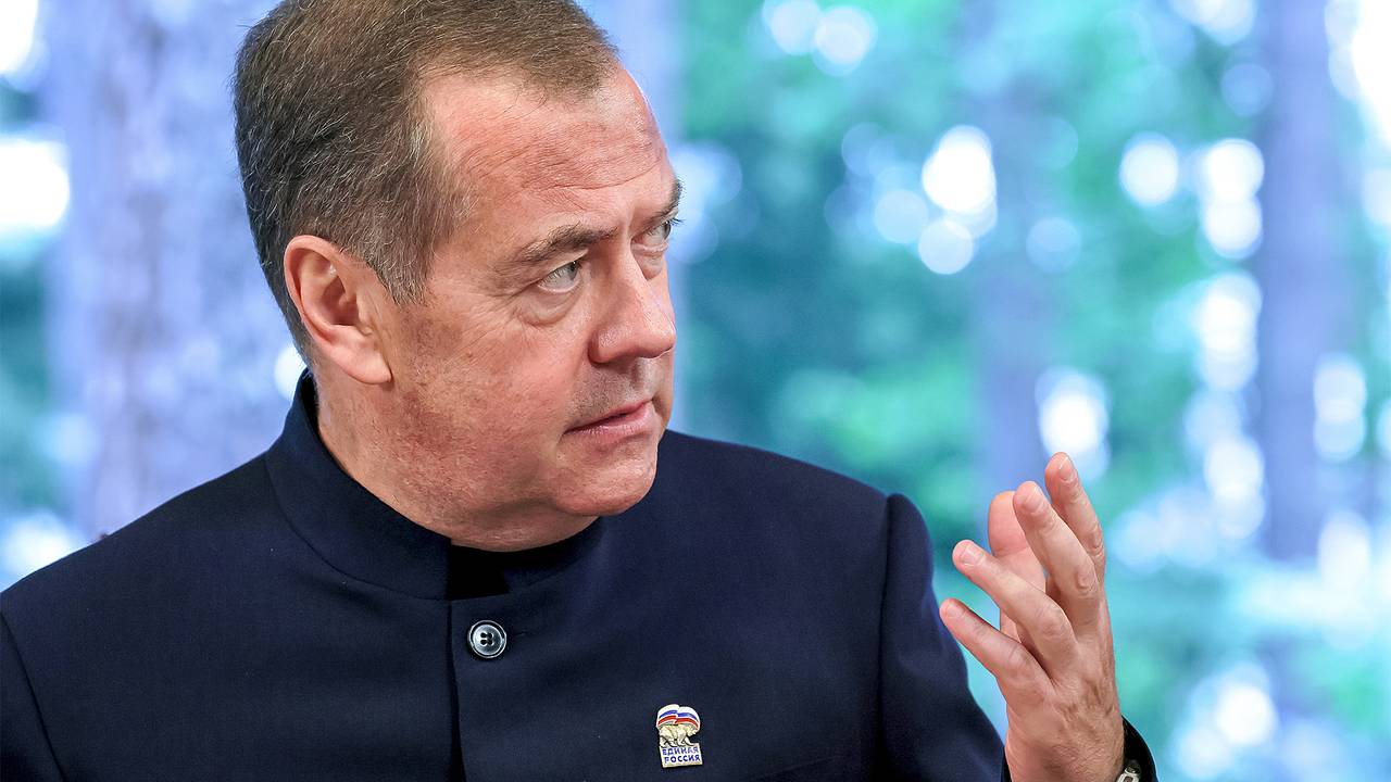 Медведев порассуждал о выступающих против СВО людях