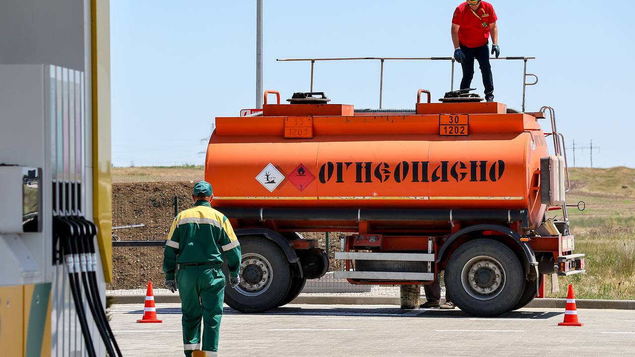 «Придется рассчитывать на завозное топливо». Один из крупнейших НПЗ России остановил работу после атаки ВСУ «Придется рассчитывать на завозное топливо». Один из крупнейших НПЗ России остановил работу после атаки ВСУ