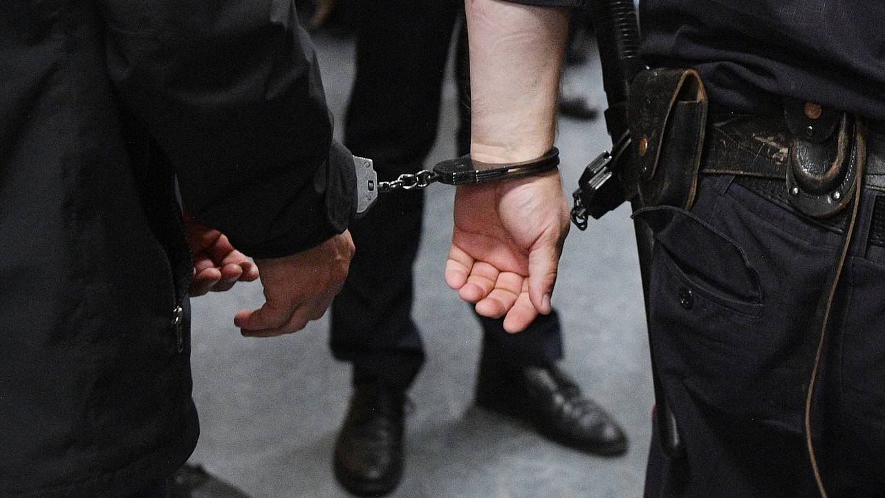 Обманувший инвесторов аферист вернулся в Россию и оказался в наручниках