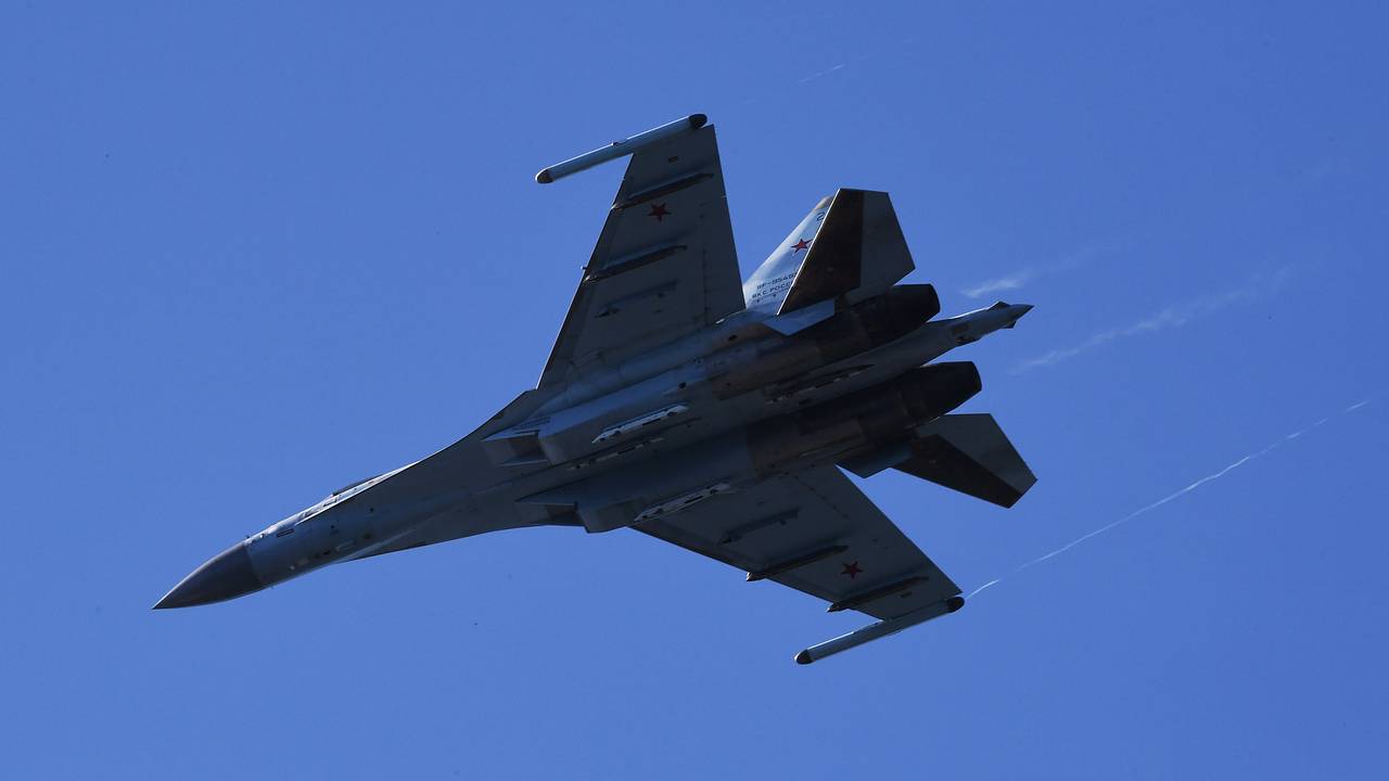 Российский Су-35 проник в Сумщину и выпустил Х-59/69