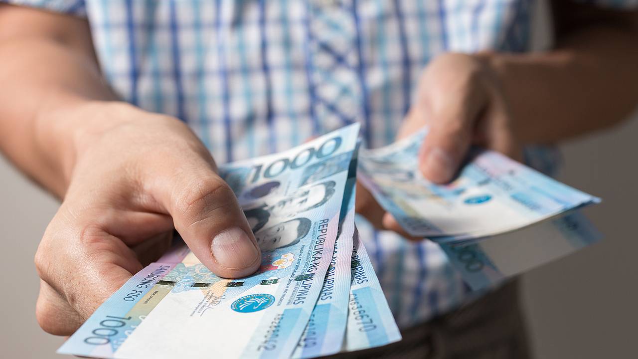 Парень приехал в другую страну в гости к девушке и почувствовал себя придурком