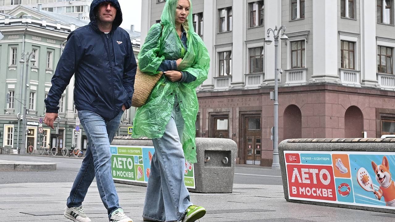 Москвичей предупредили о снижении атмосферного давления
