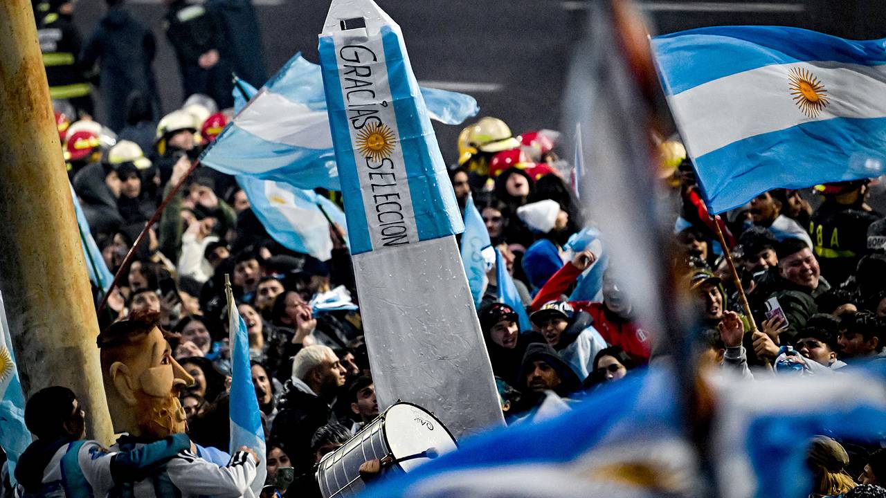 ФИФА дисквалифицировала трех футболистов сборной Аргентины ФИФА дисквалифицировала трех футболистов сборной Аргентины