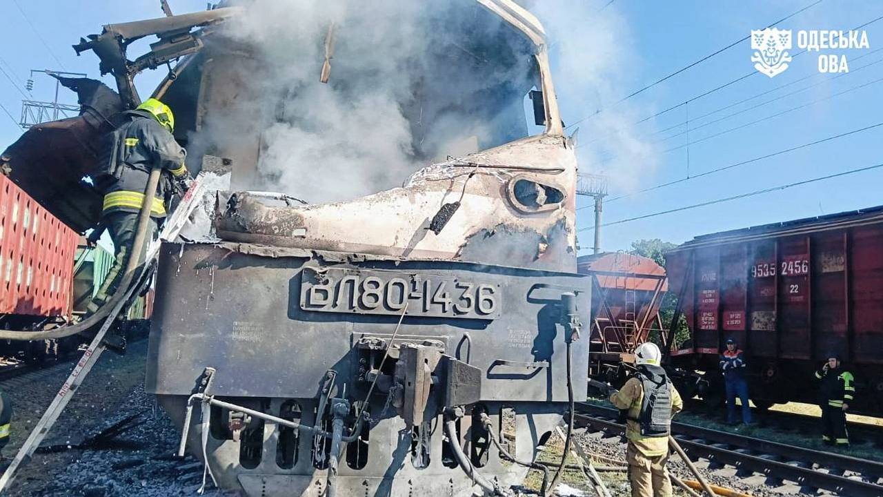 ВС России поразили два доставлявших военные грузы украинских поезда ВС России поразили два доставлявших военные грузы украинских поезда