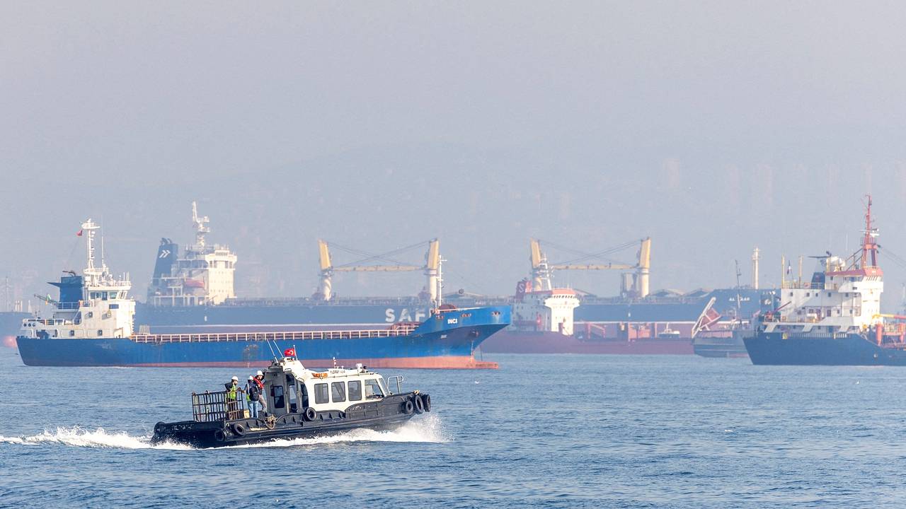 В Турции призвали закрыть проливы для судов Украины В Турции призвали закрыть проливы для судов Украины