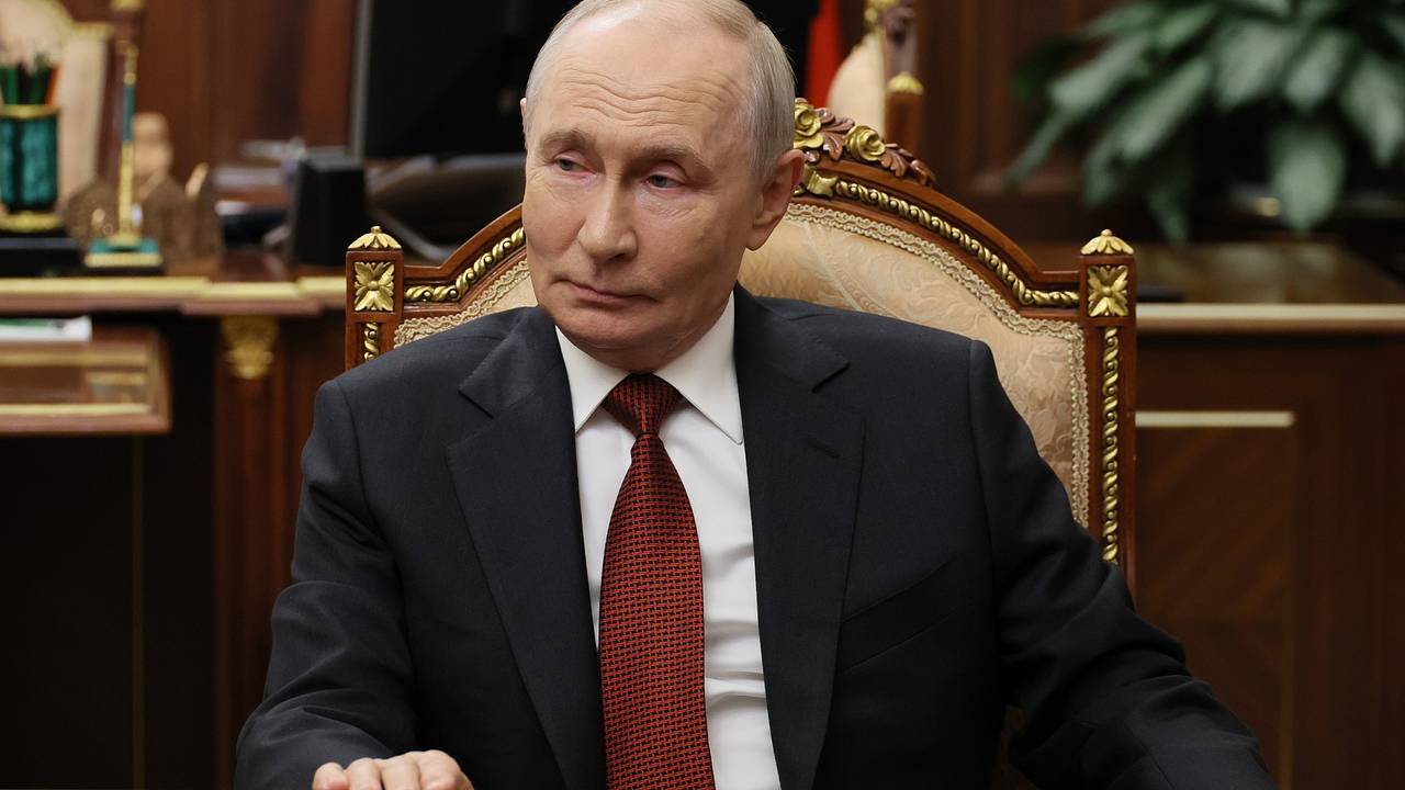 Путин позвонил Кадырову в день рождения его отца Путин позвонил Кадырову в день рождения его отца