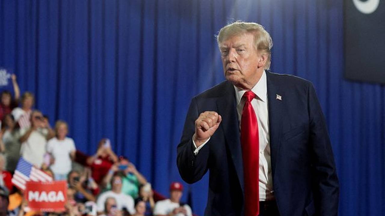 Трамп пообещал отказаться от импорта чипов