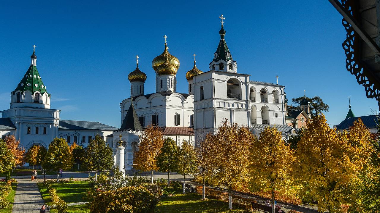 Названы подешевевшие к осени российские курорты