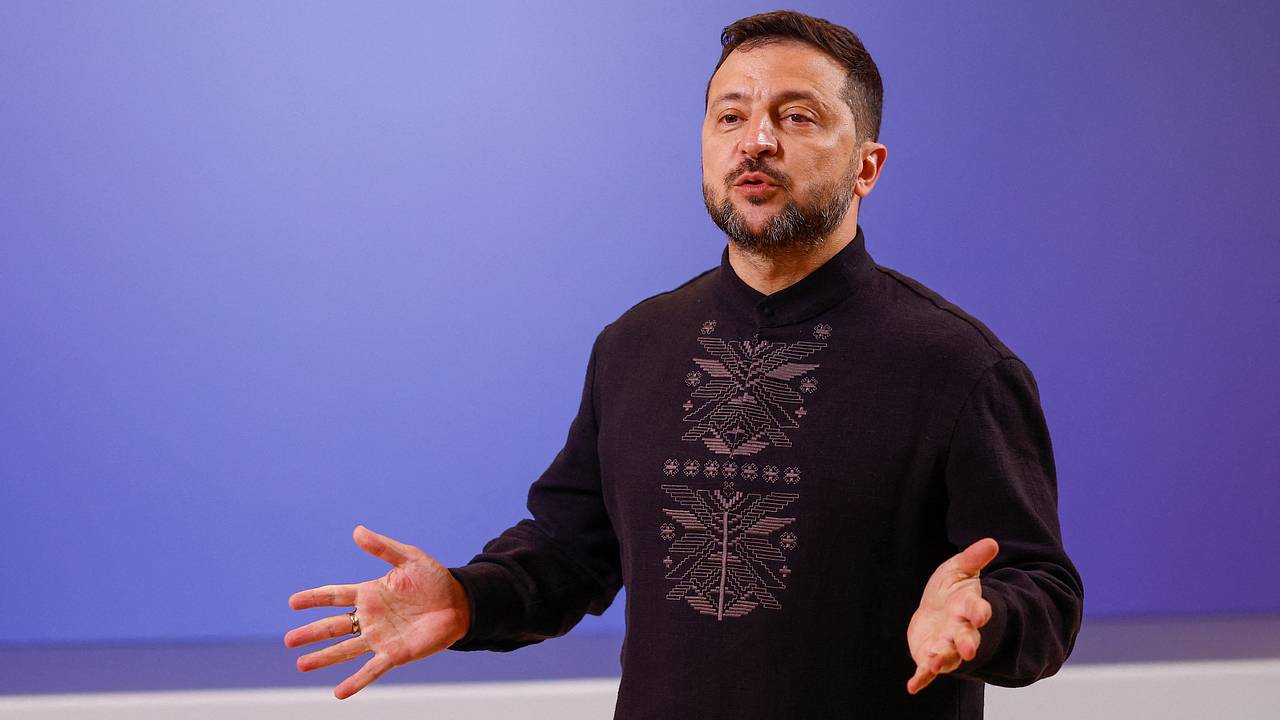 Зеленский раздал награды президентам и премьер-министрам
