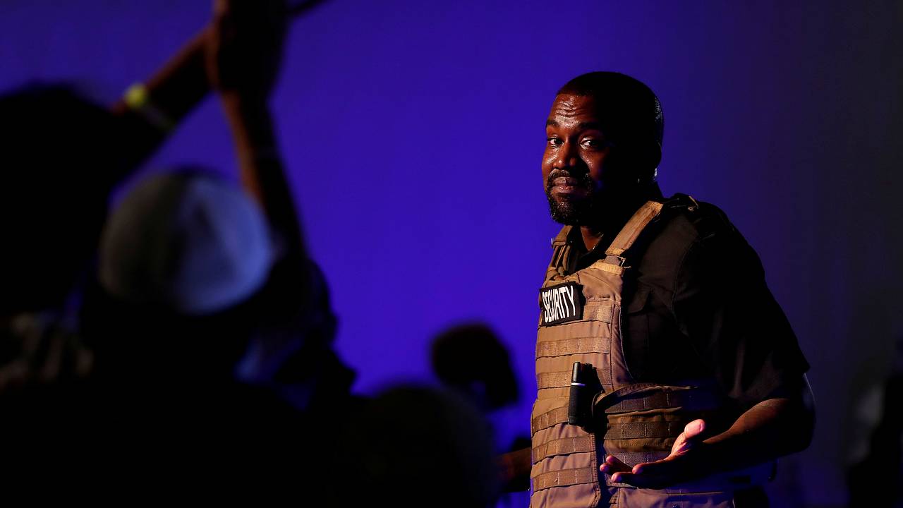 Юрист рассказал о способе вернуть деньги за билеты на Канье Уэста