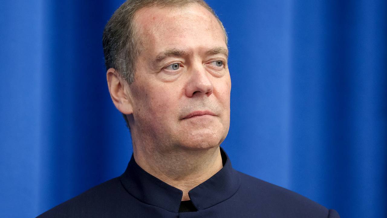 Медведев назвал энергетики «приличной гадостью»