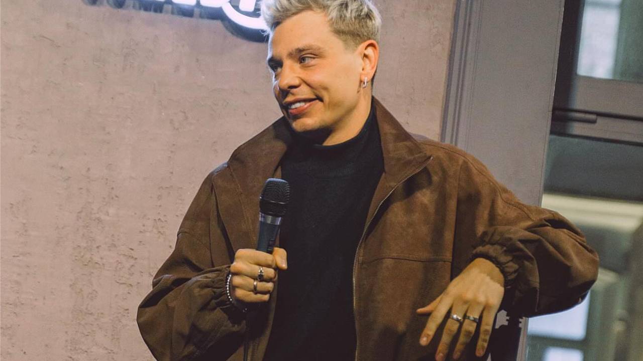 Популярный российский комик высмеял работавшего на свадьбе Киркорова Популярный российский комик высмеял работавшего на свадьбе Киркорова