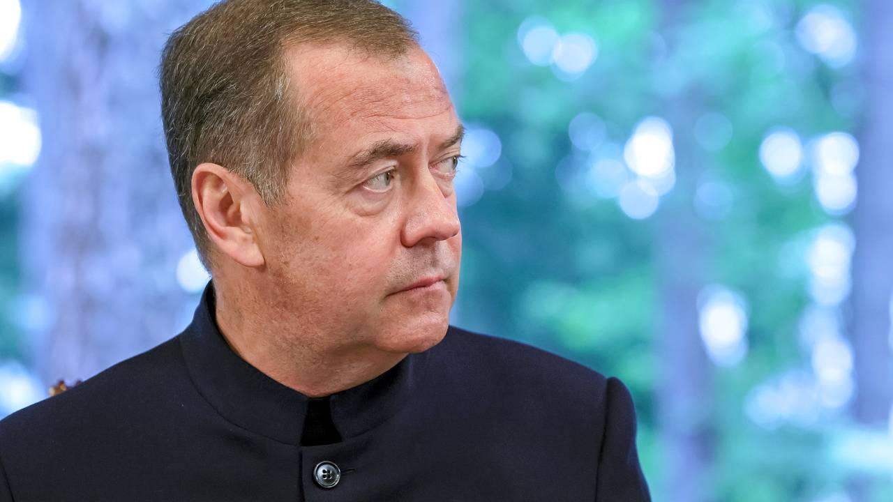 Медведев анонсировал мощный ответ противникам России Медведев анонсировал мощный ответ противникам России