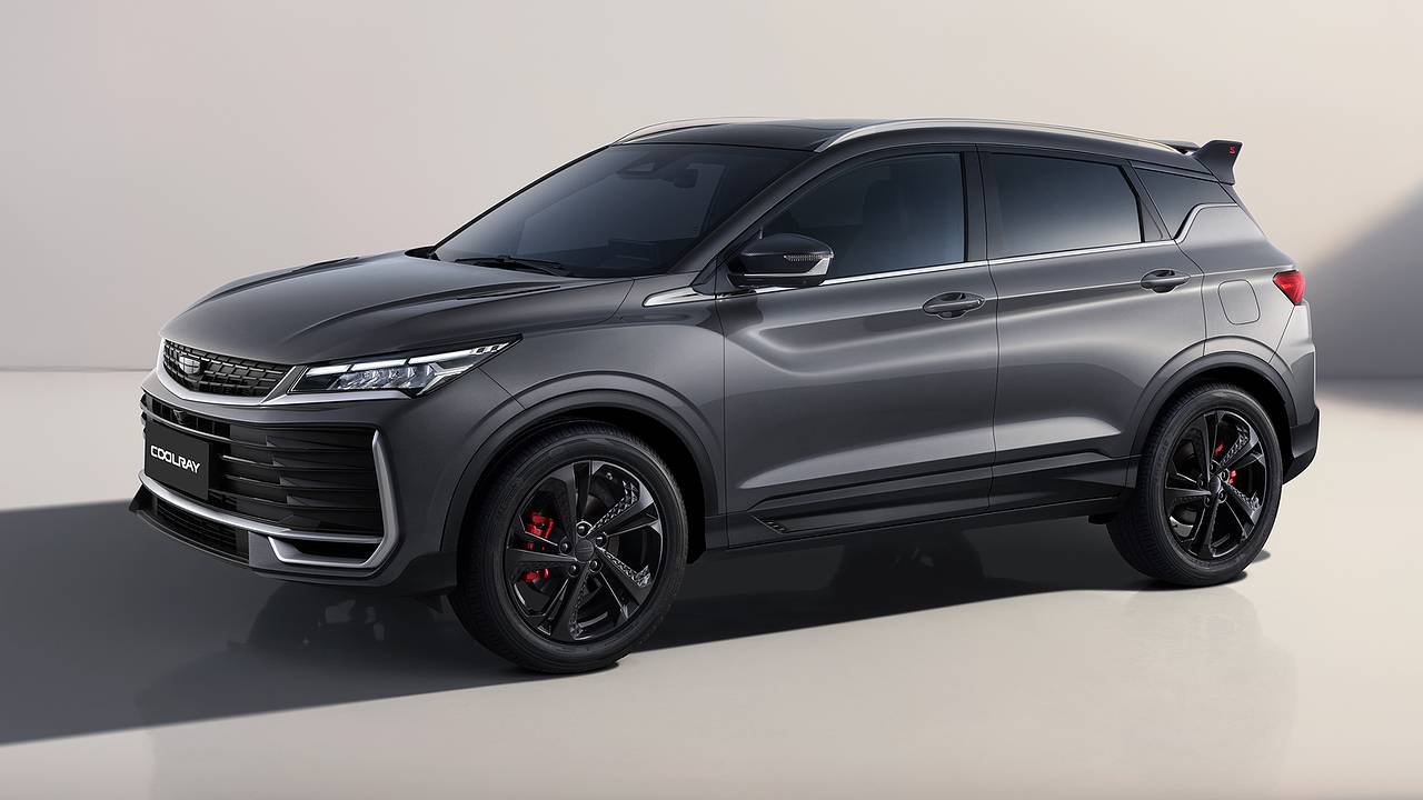 Geely предложил россиянам дешевую версию популярного кроссовера Geely предложил россиянам дешевую версию популярного кроссовера