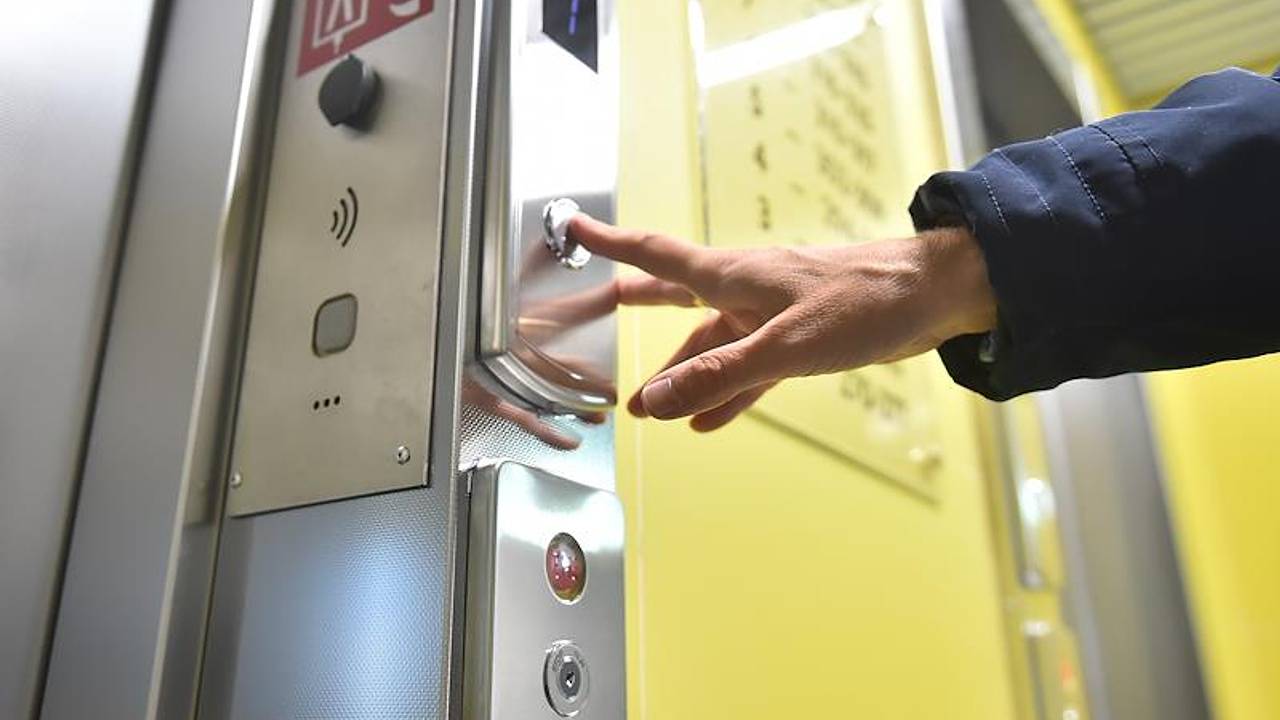 Жители 47-этажки в Москве пожаловались на 40-минутное ожидание лифта