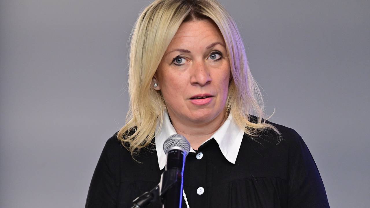 Захарова назвала выборы премьера Британии анекдотом и сравнила с выбором старосты в школе