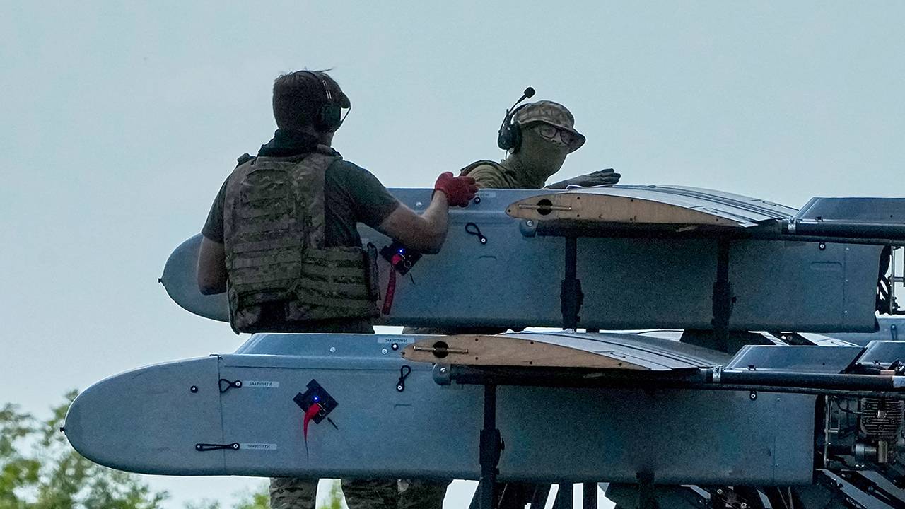 Очевидцы описали атаку ВСУ на российское предприятие в 800 километрах от границы