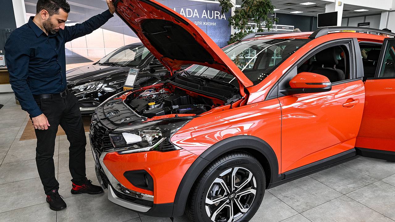 Владельцы машин Lada назвали единственную причину своего выбора Владельцы машин Lada назвали единственную причину своего выбора