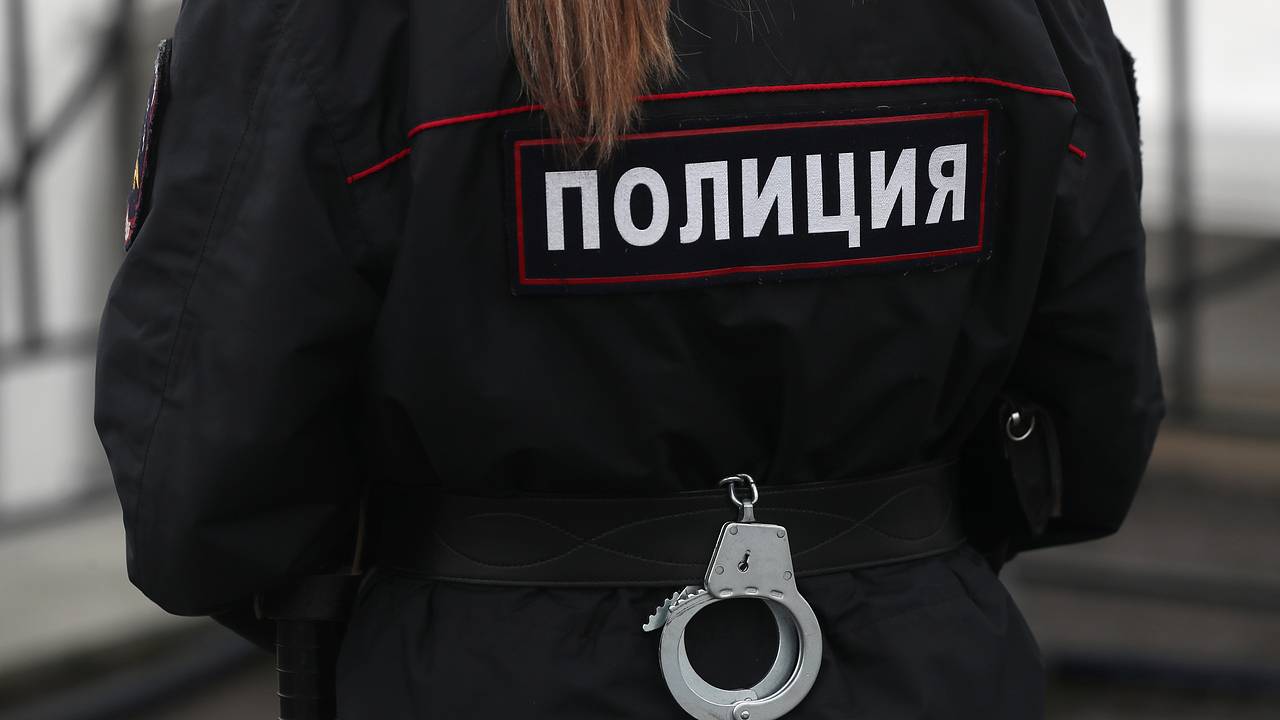 Россиянин ударил заступившуюся за его сына сотрудницу полиции
