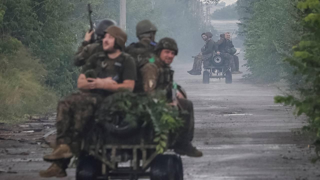Тонну взрывчатки сбросили на скопление украинских военных Тонну взрывчатки сбросили на скопление украинских военных