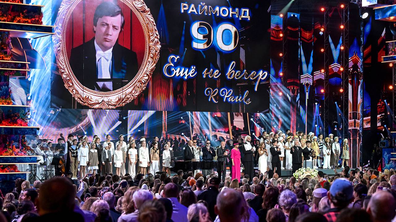 В России призвали перестать чествовать Раймонда Паулса