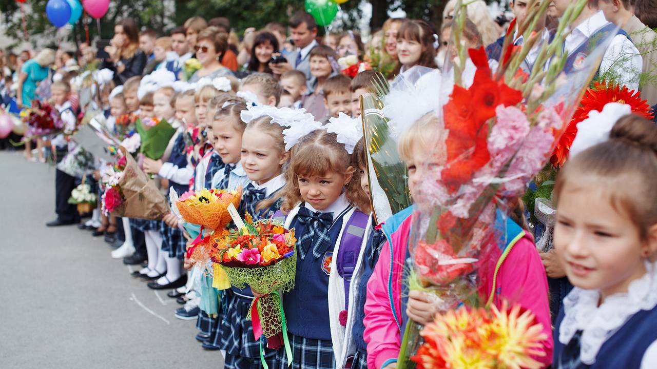 Флорист рассказала о ставящих учителя в неловкое положение букетах на 1 сентября