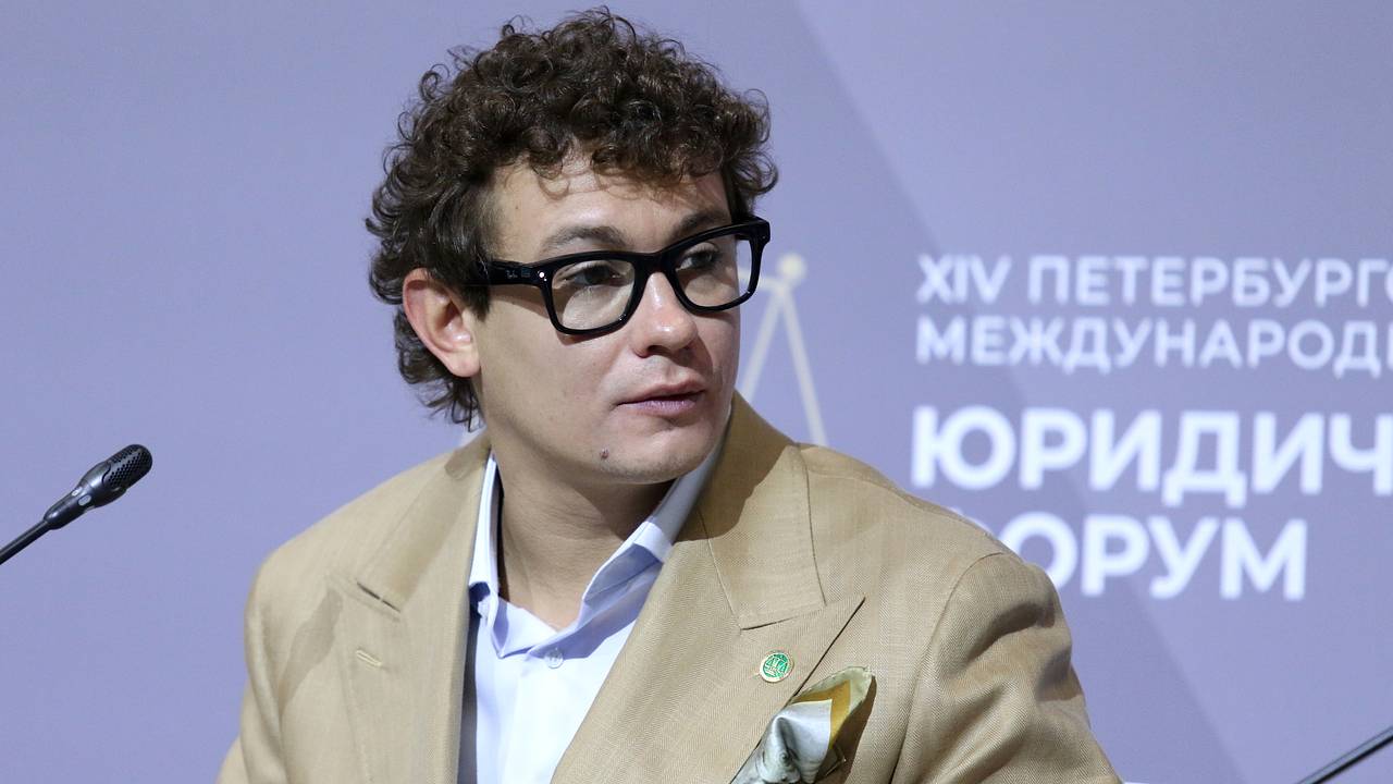 Безруков пригласил актера Кологривого в труппу МХАТа имени Горького