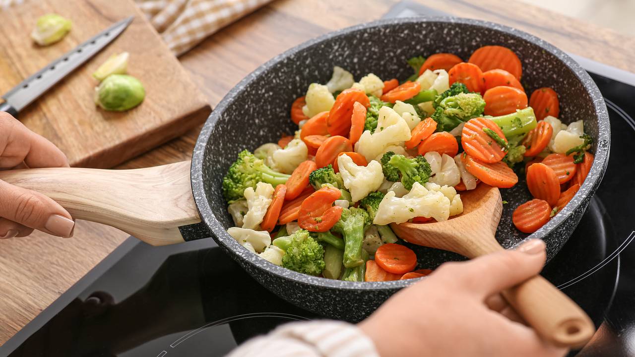 Людям с высоким уровнем холестерина посоветовали есть несколько продуктов