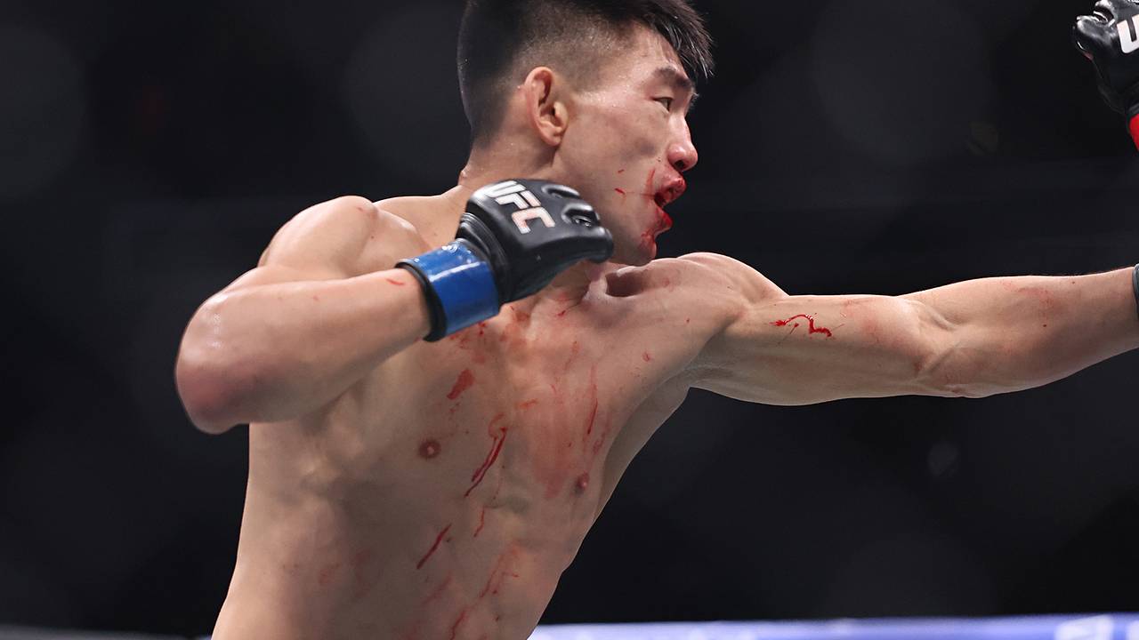 Сонг Ядонг нокаутировал Умара Нурмагомедова в UFC
