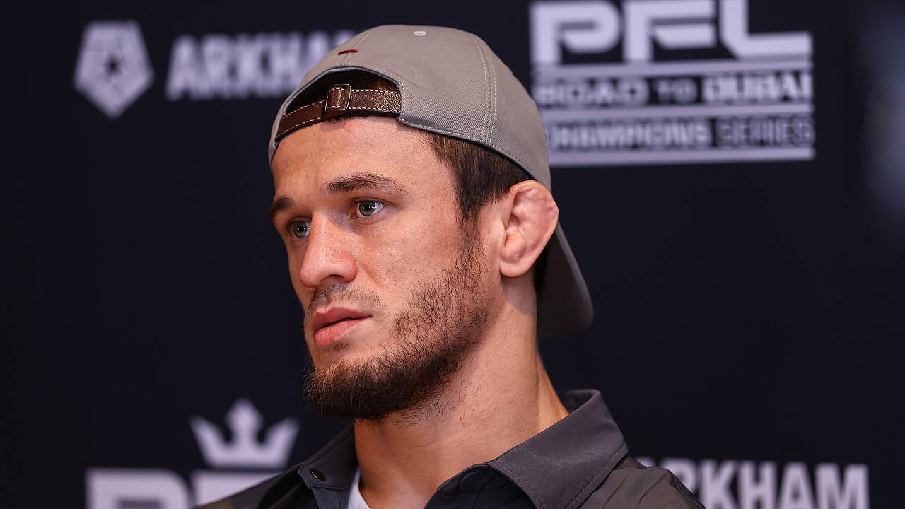 Брат Нурмагомедова попытался ударить Ядуна после окончания боя в UFC Брат Нурмагомедова попытался ударить Ядуна после окончания боя в UFC
