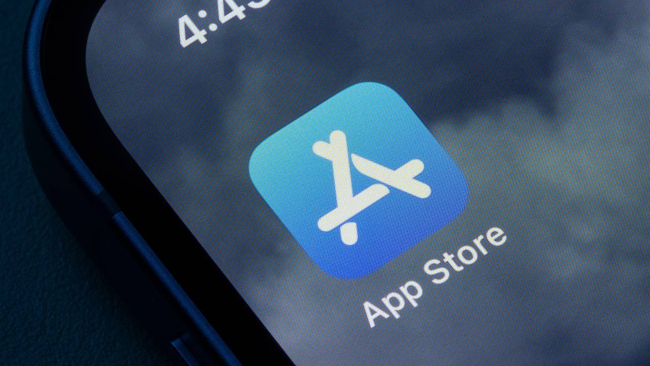 Приложения «Лукойла» пропали из App Store
