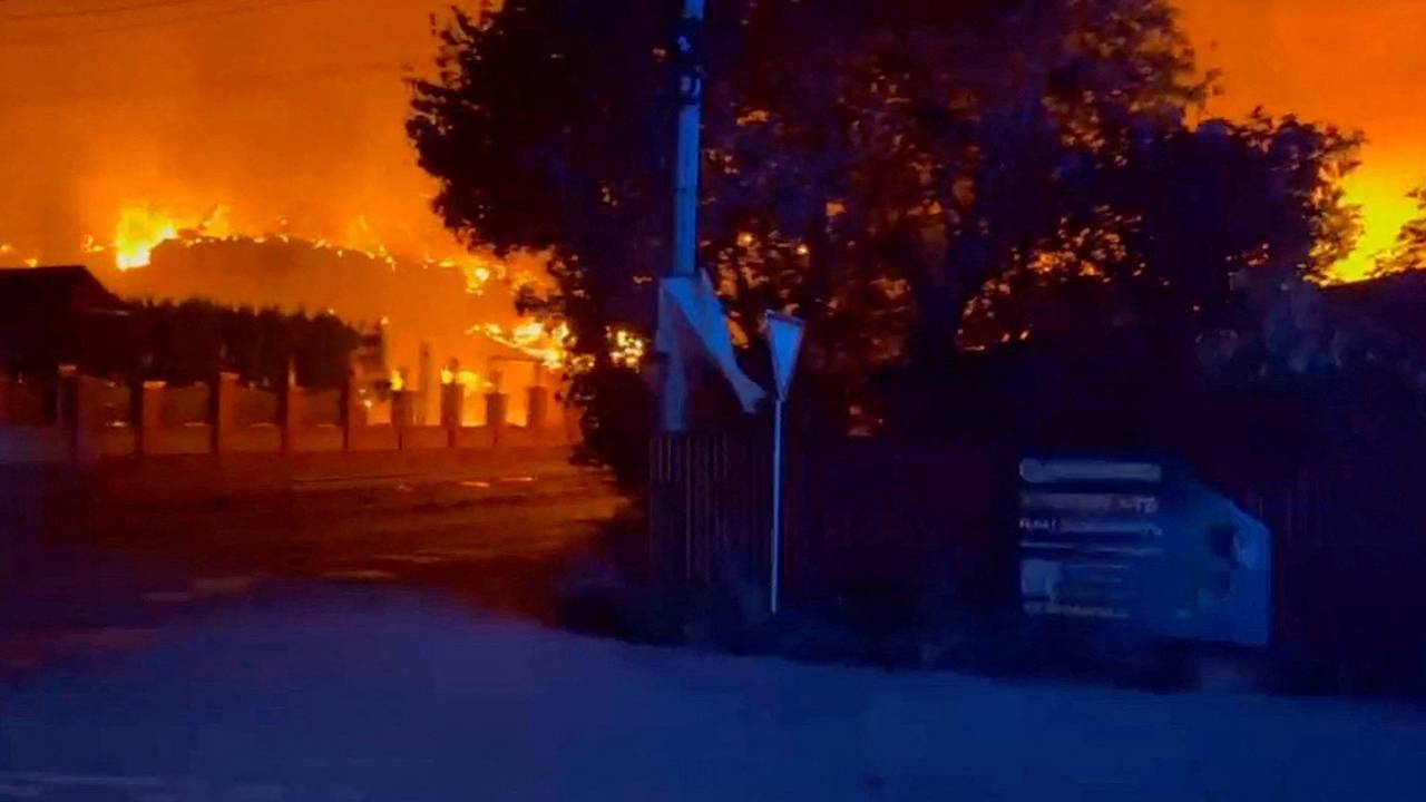 Масштаб пожара после детонации военного склада под Киевом показали на видео