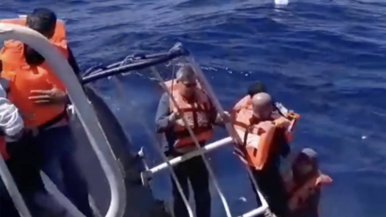 На борту тонущего у Северного Кипра судна оказались русскоговорящие пассажиры