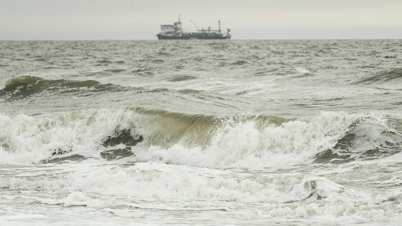 Атакованный ВСУ российский сухогруз сел на мель в Черном море