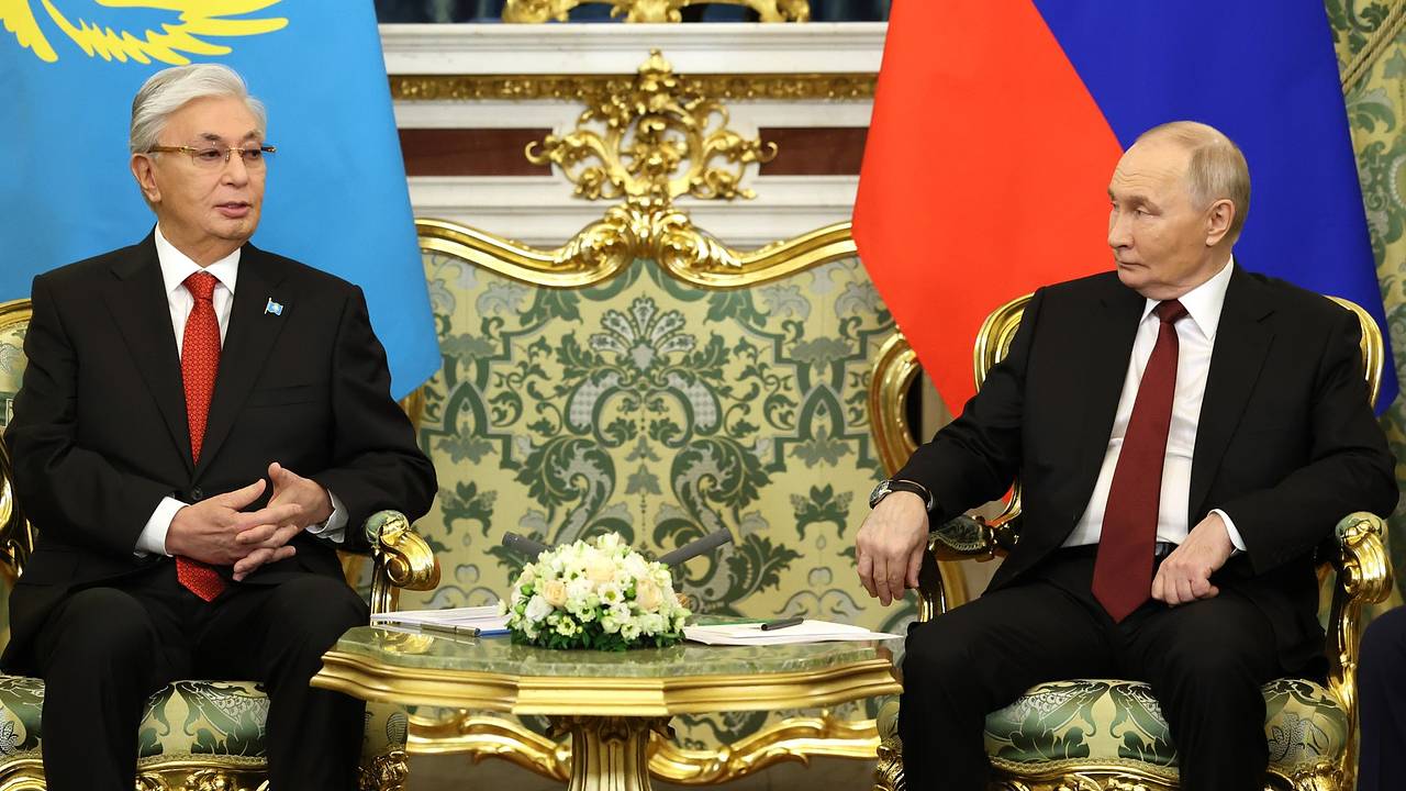 Путин встретился с Токаевым