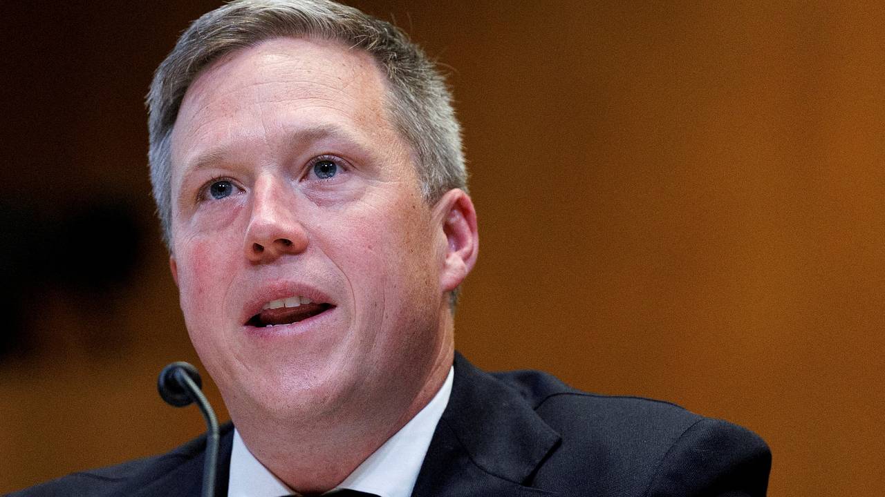 Министр армии США подал в отставку из-за Хегсета