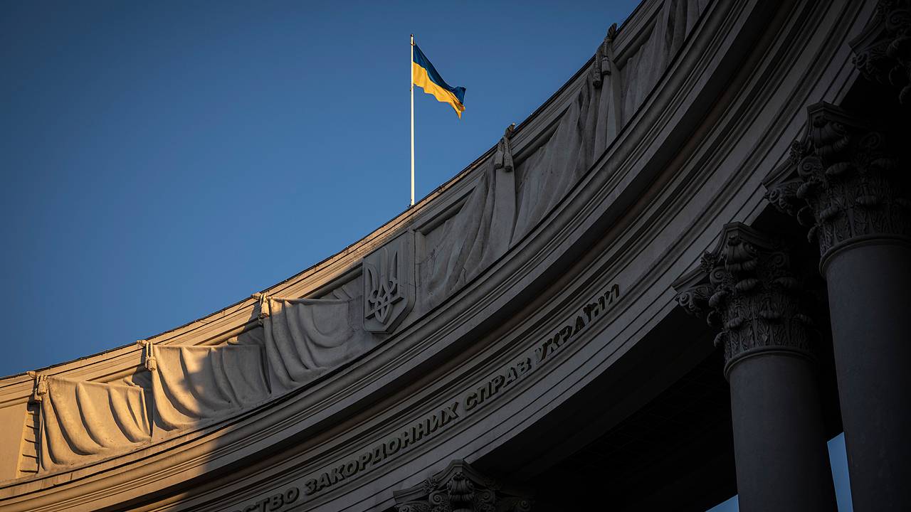 Премьер Украины заявил о возможном лишении Киева миллиардов долларов помощи Премьер Украины заявил о возможном лишении Киева миллиардов долларов помощи
