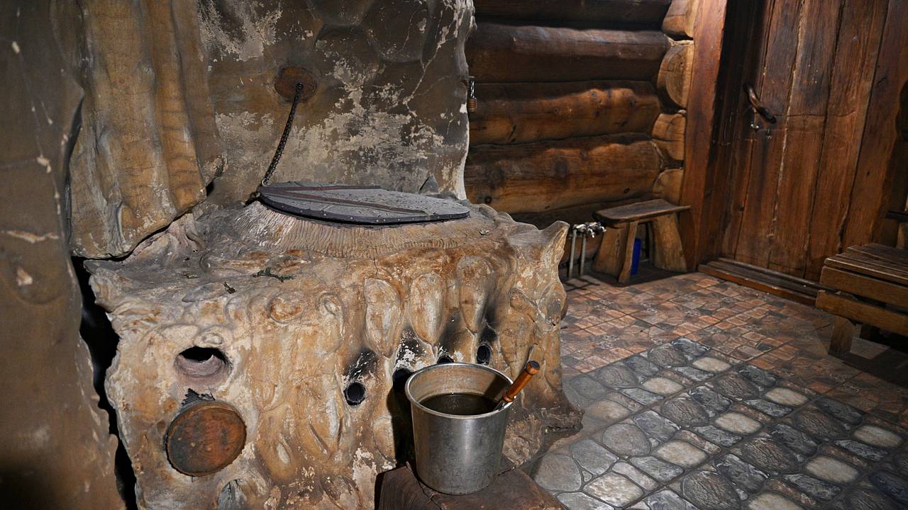 Под Петербургом закрыли баню с проститутками