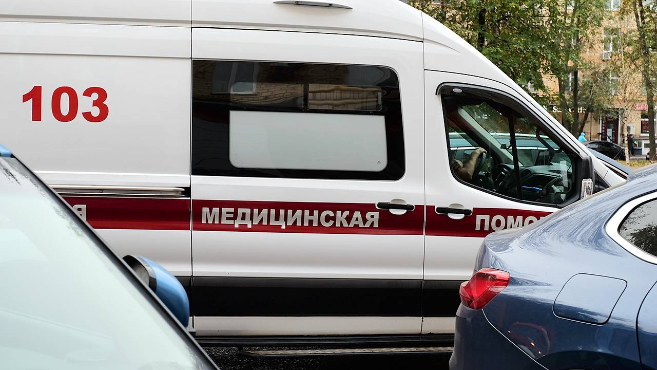 Подросток ранил ножом одноклассника во время урока в российской школе Подросток ранил ножом одноклассника во время урока в российской школе