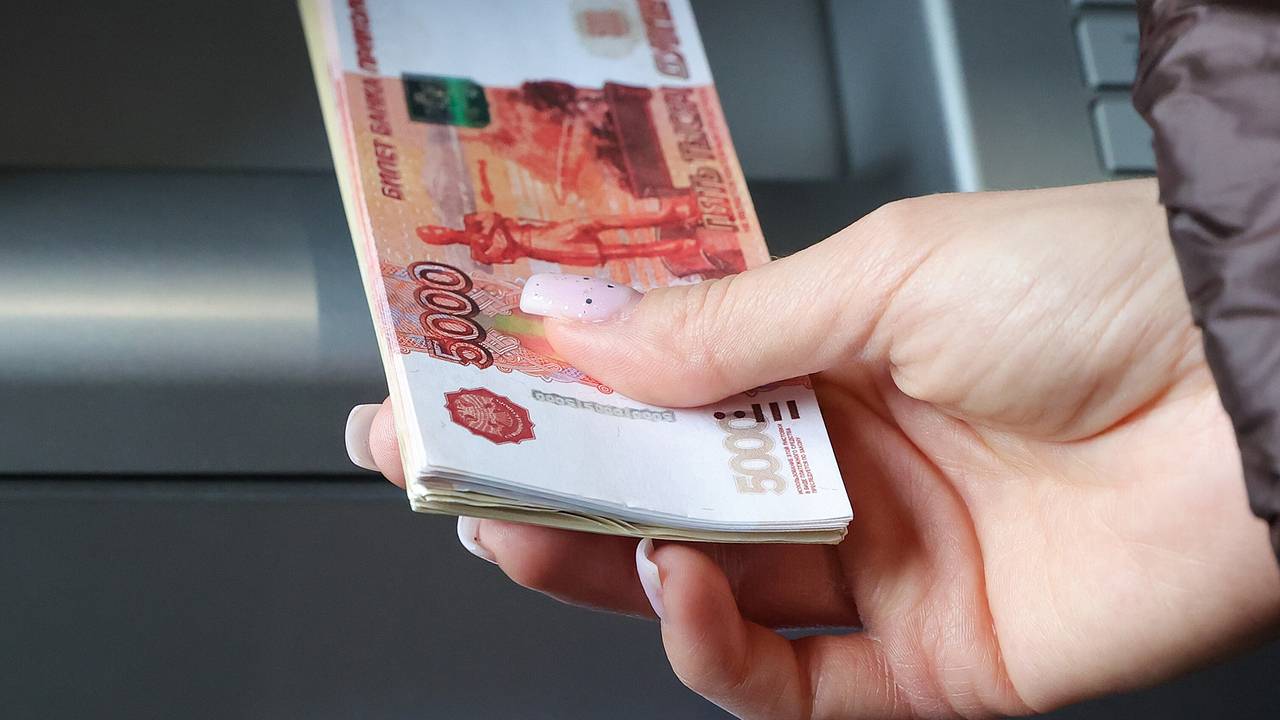 В России передумали вводить лимит на внесение наличных через банкомат