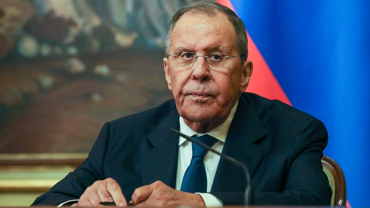 Лавров отказался «бегать и умолять» Европу об отмене санкций Лавров отказался «бегать и умолять» Европу об отмене санкций
