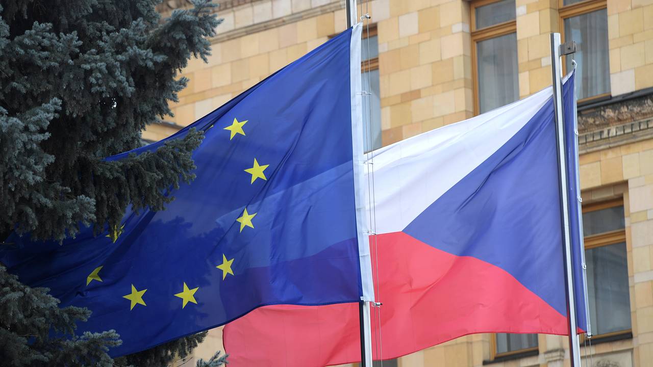 Посол России в Чехии отвергла обвинения по инциденту в Лейпциге