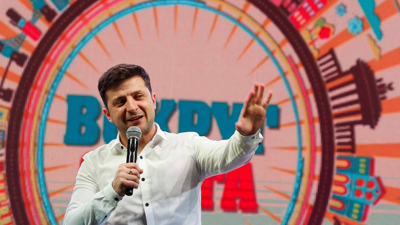 В спорах о выборах на Украине заметили прошлое Зеленского В спорах о выборах на Украине заметили прошлое Зеленского