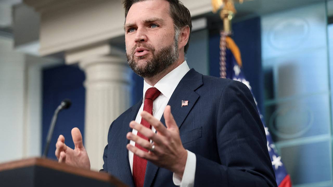 Вице-президент США отказался считать конфликт с Ираном войной