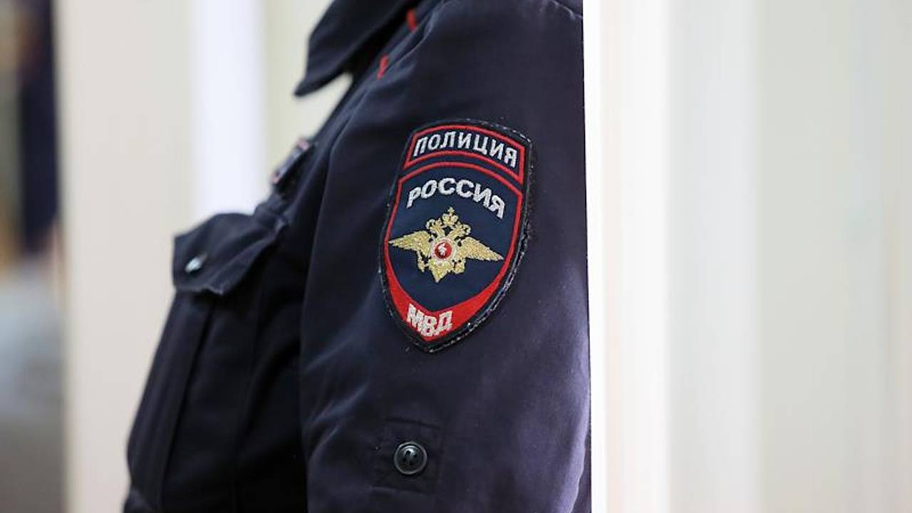 Мошенник по прозвищу Таракан 25 лет представлялся полицейским и попался